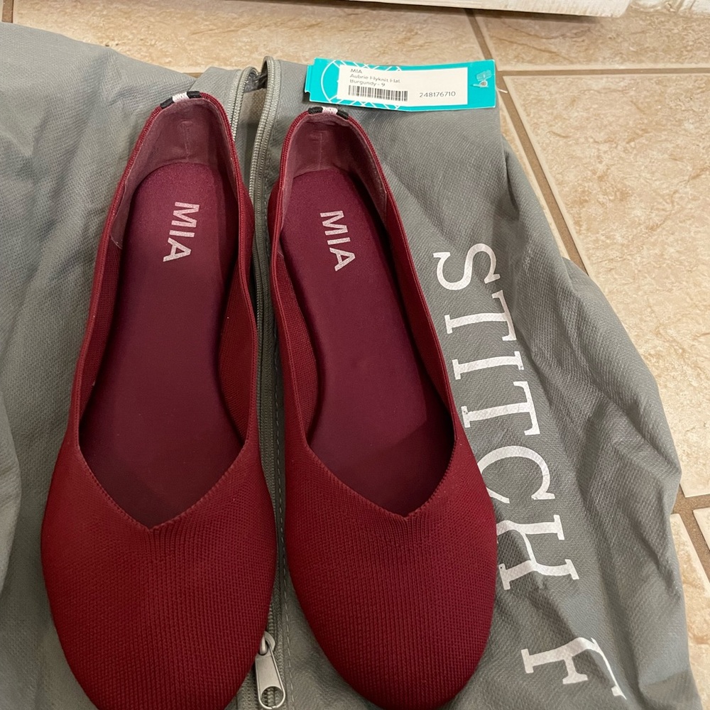 MIA Aubrie Flyknit flats